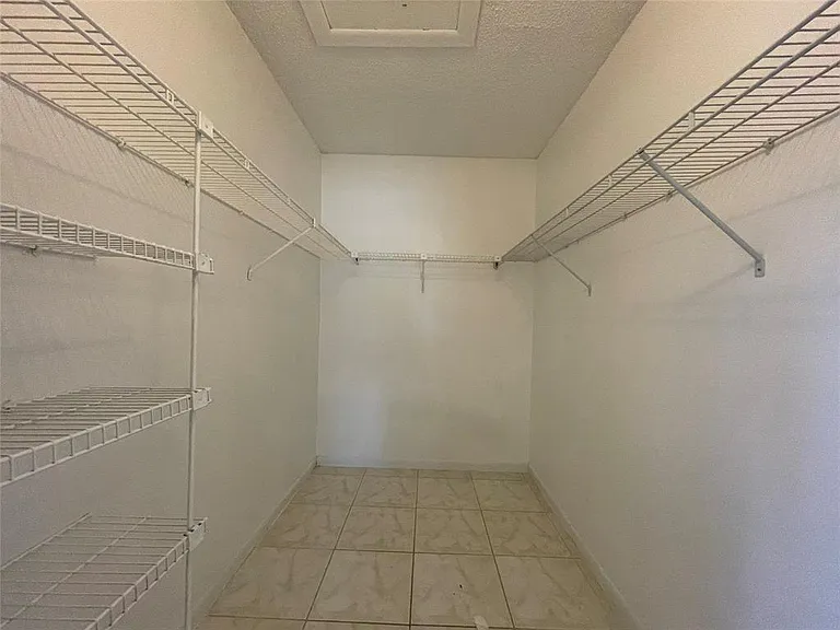6040 Shakerwood Cir #205 — Photo 17