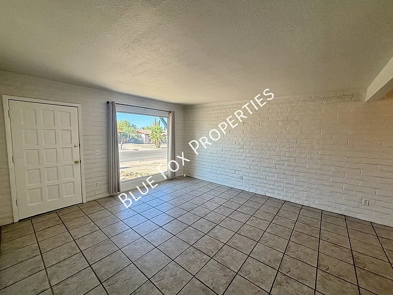 2780 W Via Del Santo — Photo 4