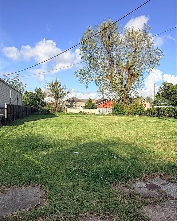 1st image of 2119 3rd St