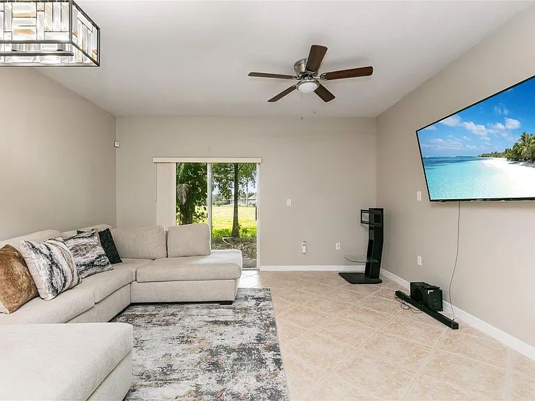 4408 Woodland Cir — Photo 2