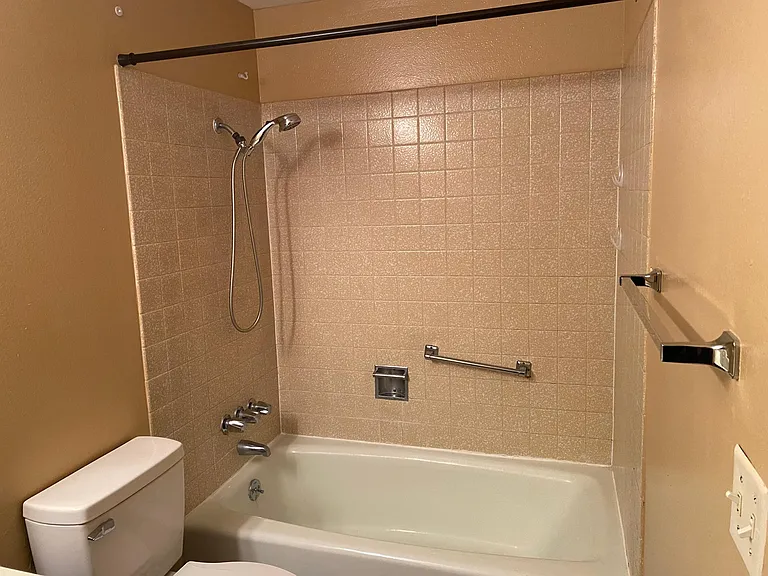 526 Shattuck Ave S #A — Photo 24