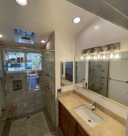 447 Howland Canal — Photo 22