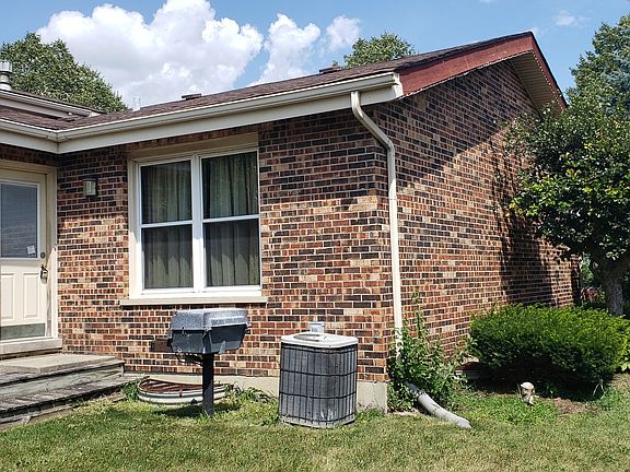 3rd image of 1904 N Carlyle Pl