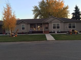 120 E 4th St, Larimore, ND 58251