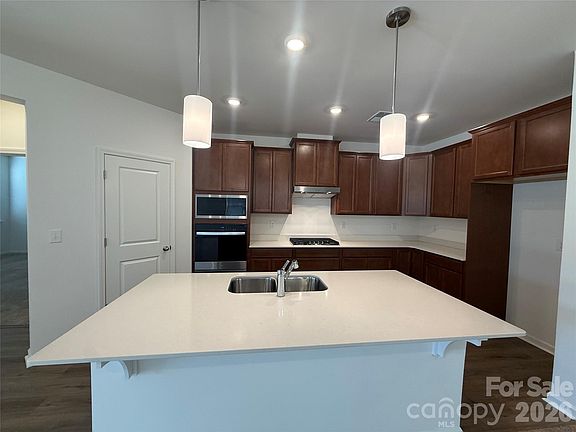 2nd image of 342 Maidstone Dr