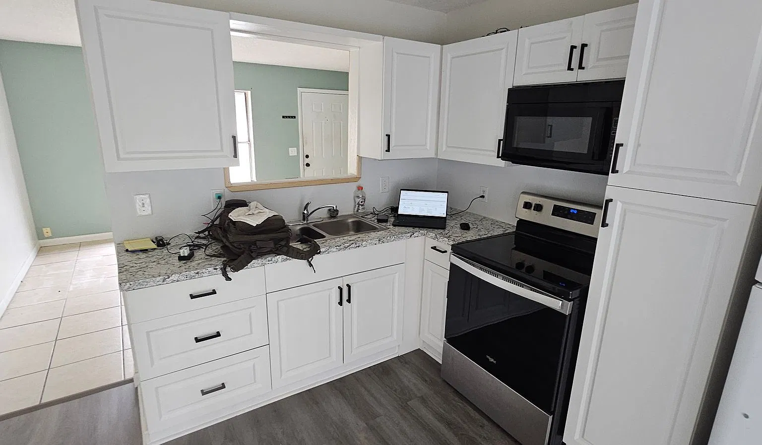 2/2 Bath Half Duplex with Single Car detached garage. — Photo 3