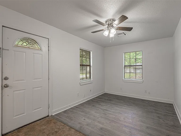 7A Hickory Ln — Photo 4