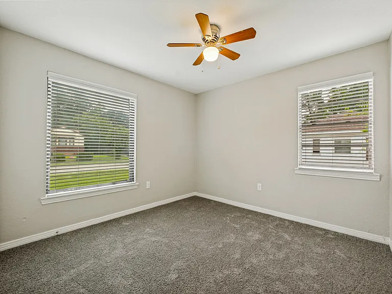 2408 Jennings Ave — Photo 9