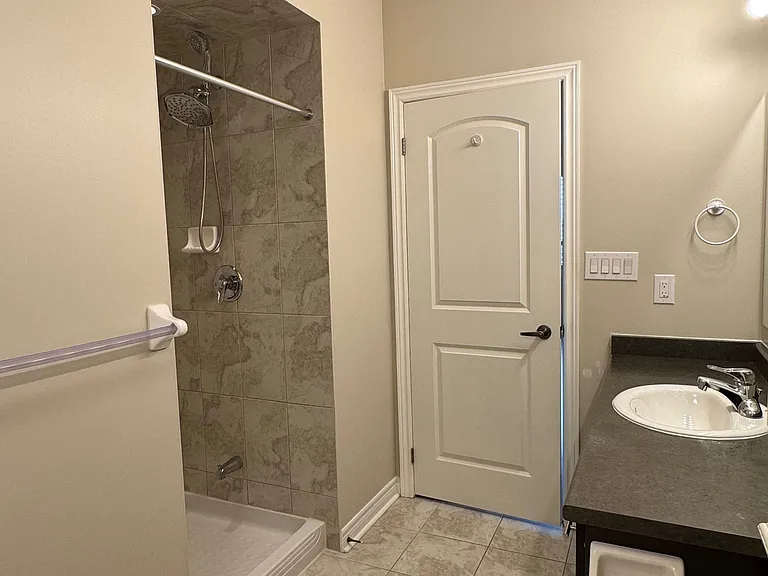 383 Main St E #422 — Photo 18