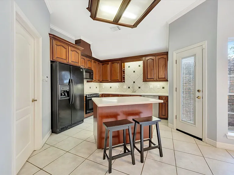 2421 Baycrest Dr — Photo 14
