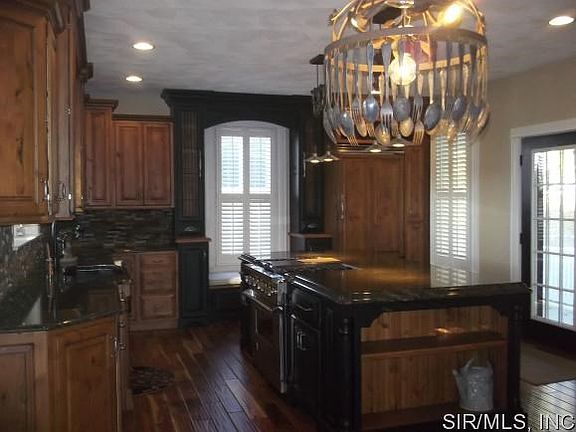 Large IslandGraniteWood Fl