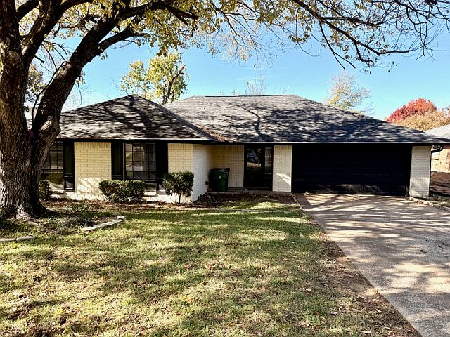 1st image of 3812 Lynbrook Ln