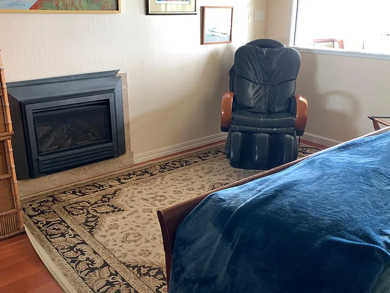Fireplace bedroom, ocean view, massage chair