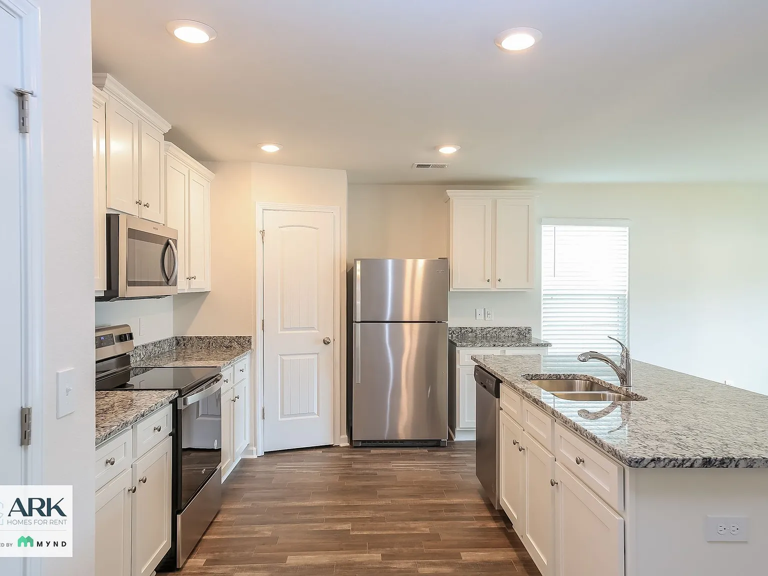 3 bed, 2.5 bath, 2002 sqft, $1,858 — Photo 3