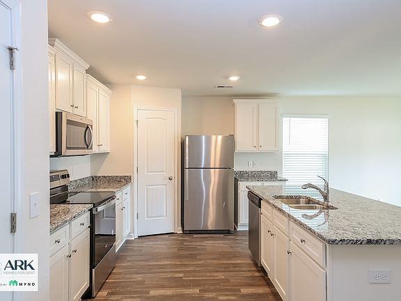 3rd image of 2169 Southlea Dr