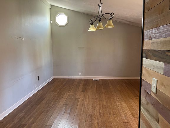 2nd image of 2813 Forest Glen Pkwy