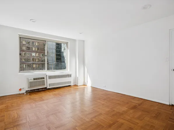 225 East 46th Street image 4 of 12