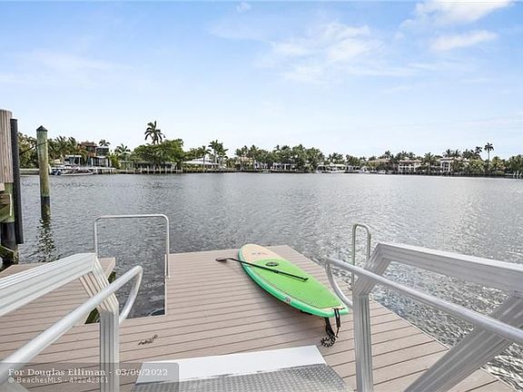 4th image of 333 NE Sunset Dr #105