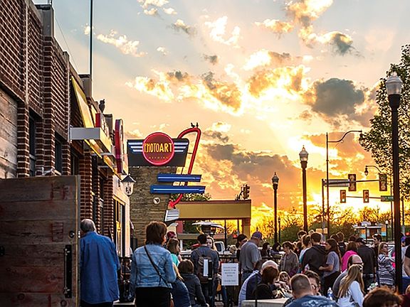 2 Blocks from the Plaza District