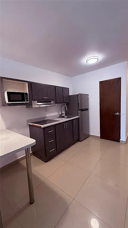 1 bed, 1.0 bath, $1,100 — Photo 3