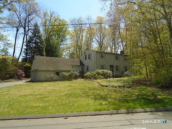 2nd image of 49 Northwoods Road