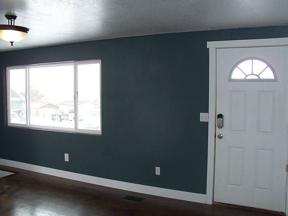 3rd image of 155 Arapahoe Cir