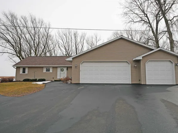 1377 Harbor Rd, Oconto, WI 54153