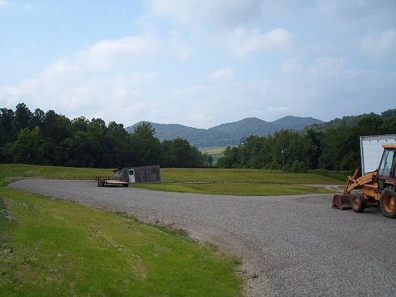 4th image of 407 Barnes Ln