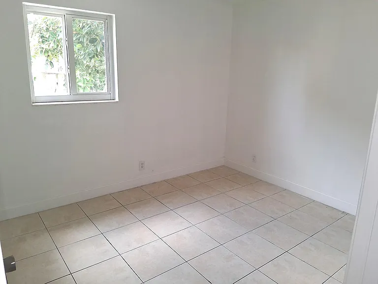 1837 Gardenia Rd — Photo 6
