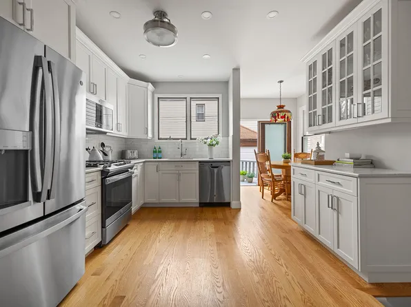 9221 Ridge Boulevard image 5 of 12