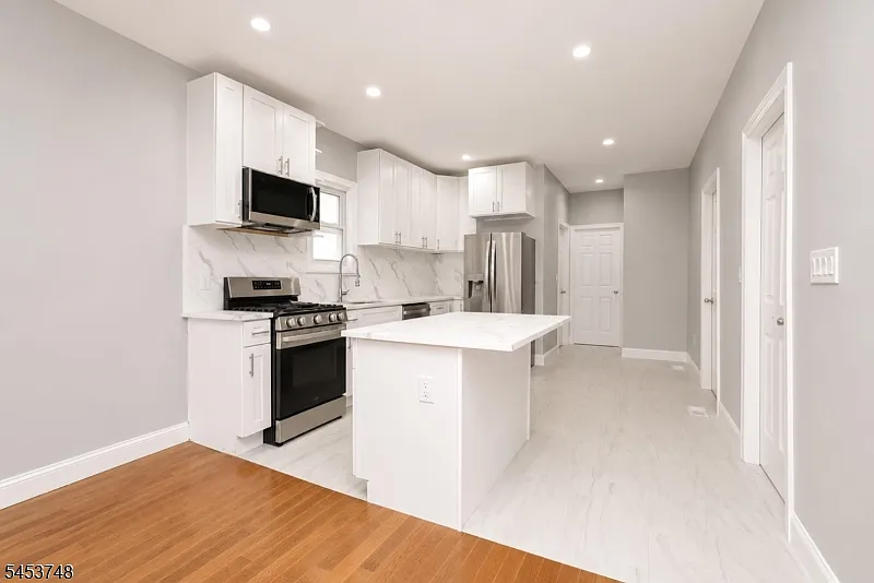 3 bed, 1.0 bath, $2,800 — Photo 3