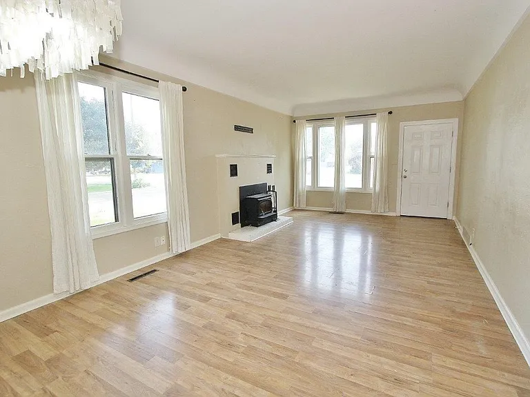 1502 Ellis Ave — Photo 5