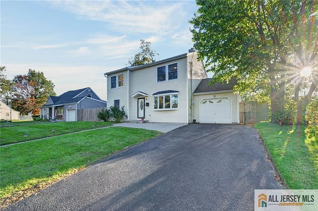 4 bed, 2.0 bath, $3,800 — Photo 3