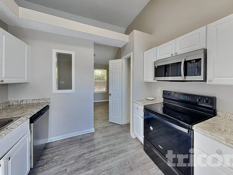 8820 Kismet Dr — Photo 6