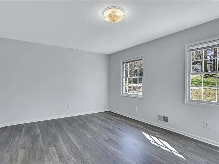 2298 Jay Ln SE — Photo 9