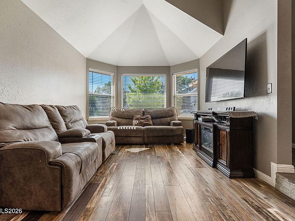 4th image of 672 Armory Ln