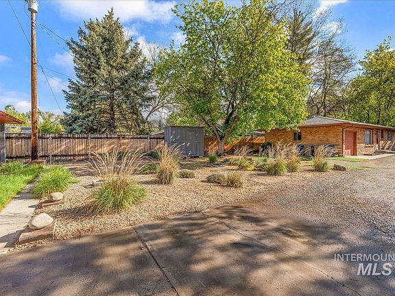 2nd image of 3009 N Tamarack Dr