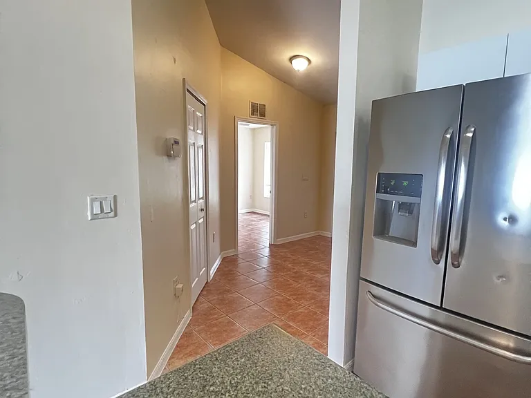 213 SE 23rd Pl — Photo 3