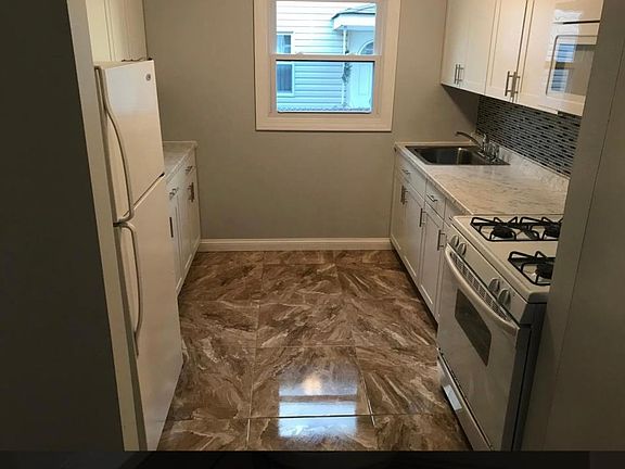 4th image of 140 Stroud Ave