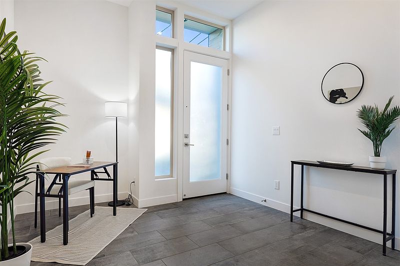 4th image of 6419 Phinney Avenue N