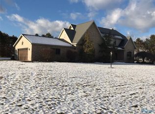 454 S County Road 232, Fremont, OH 43420