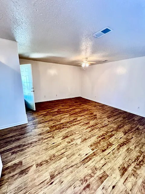 2 bed, 1030 sqft, $1,100 — Photo 4