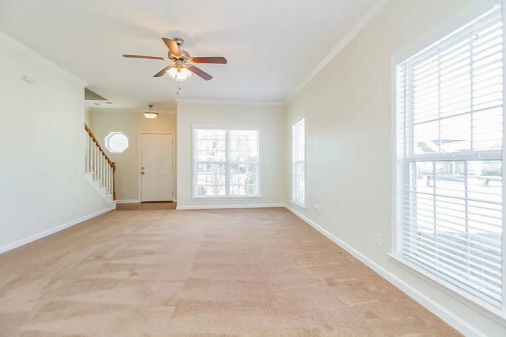 3 bed, 2.5 bath, 1820 sqft, $2,235 — Photo 2