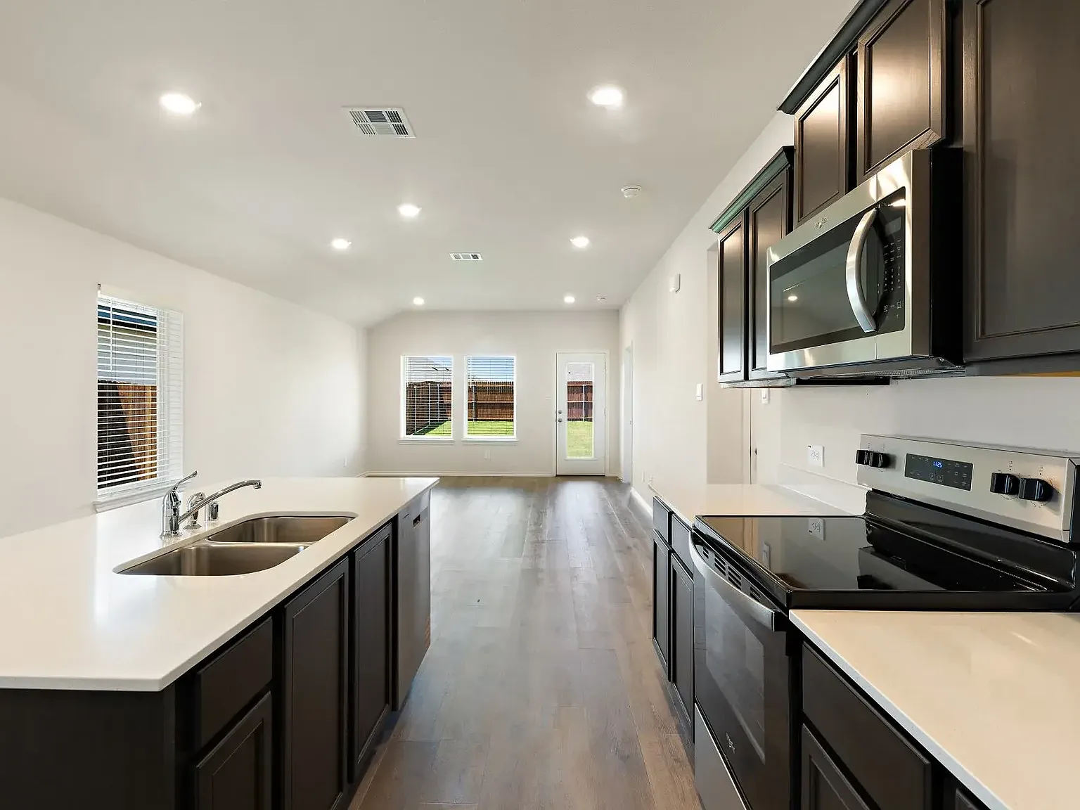 3 bed, 1290 sqft, $1,895 — Photo 4