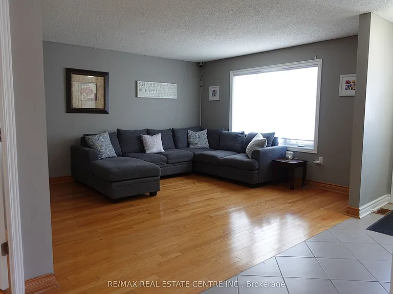 21 Maitland Dr — Photo 3