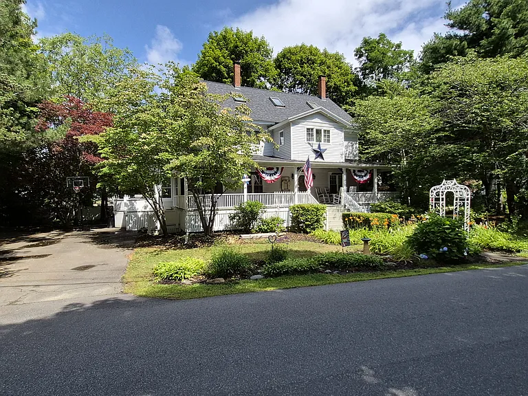 45 Stearns Rd — Photo 1