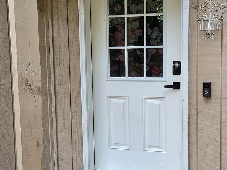 118 SW Regulator St — Photo 2
