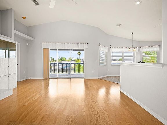 4th image of 4263 Tahiti Dr