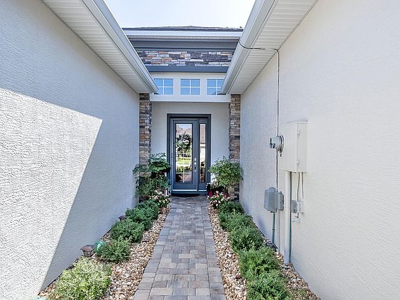 4th image of 782 Aldenham Ln