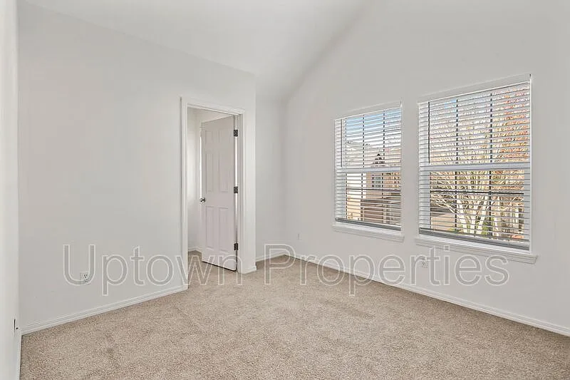 3 bed, 2.5 bath, 1575 sqft, $2,395 — Photo 3